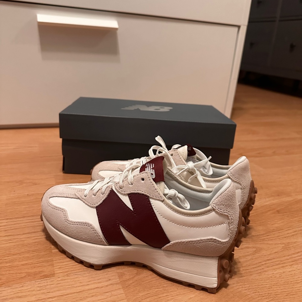 New Balance 327